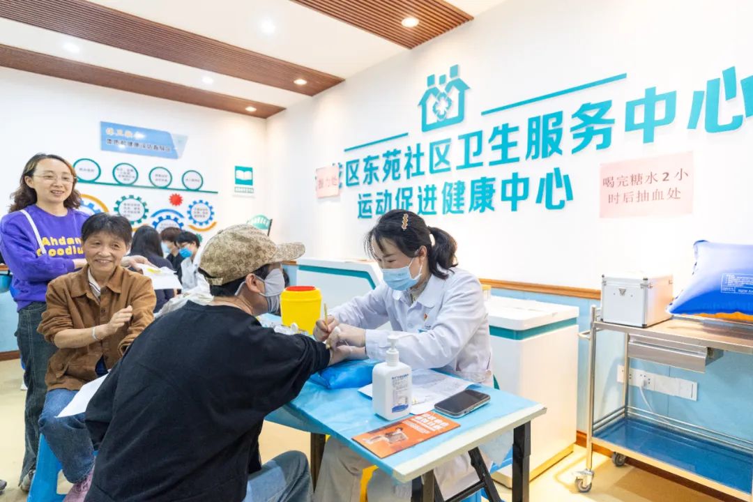 社区医防融合 筑牢成人疫苗防护网